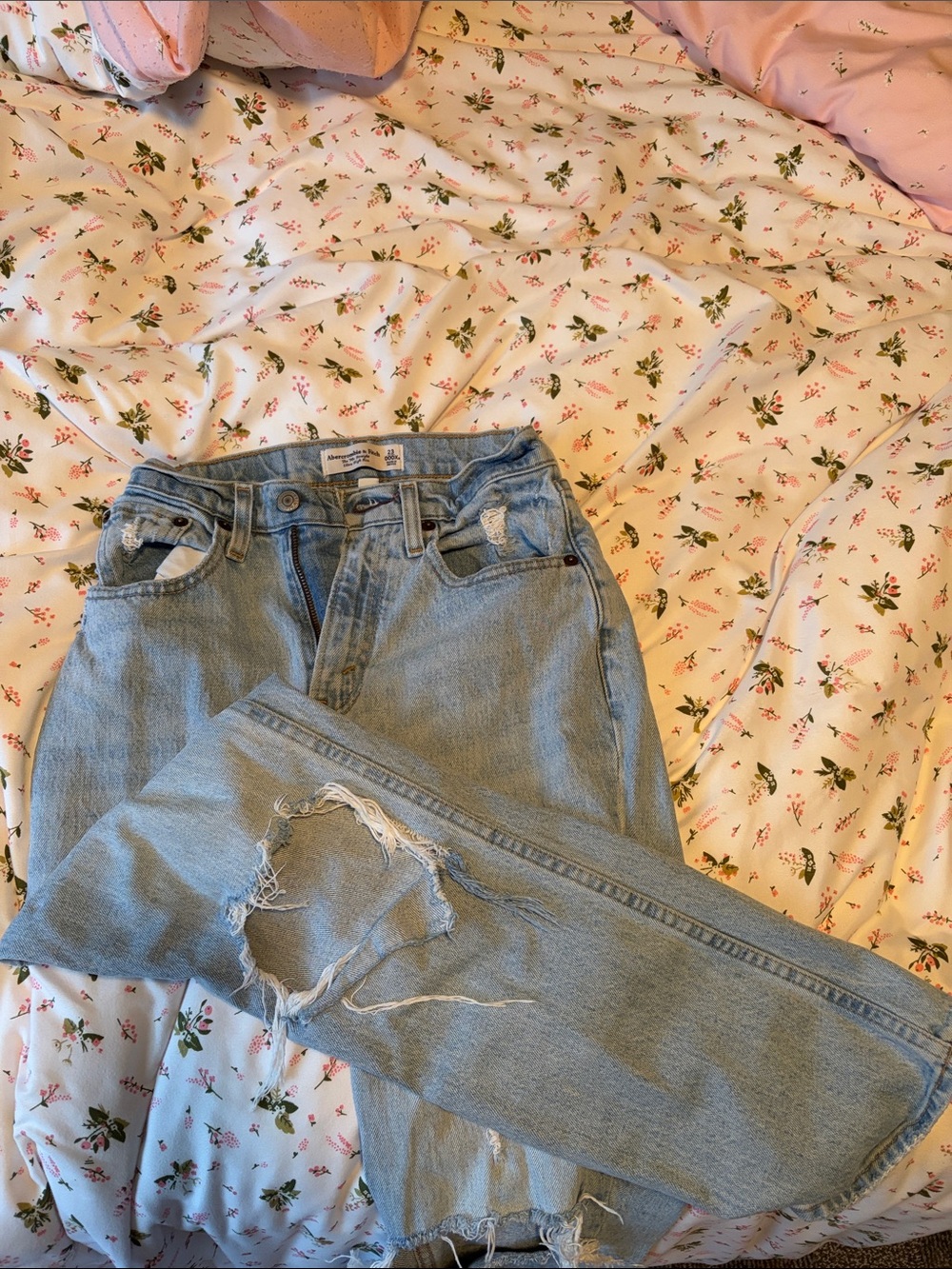 Abercrombie & Fitch Light Blue 90’s straight curvelove HighRise Straight Jeans
